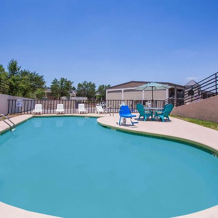 Super 8 By Wyndham Augusta Motel Exterior photo