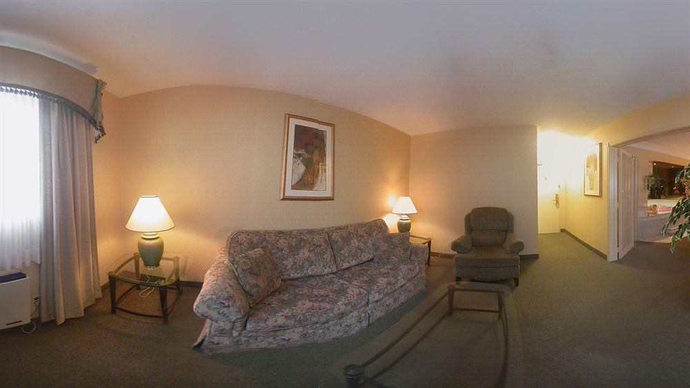 Super 8 By Wyndham Augusta Motel Exterior photo