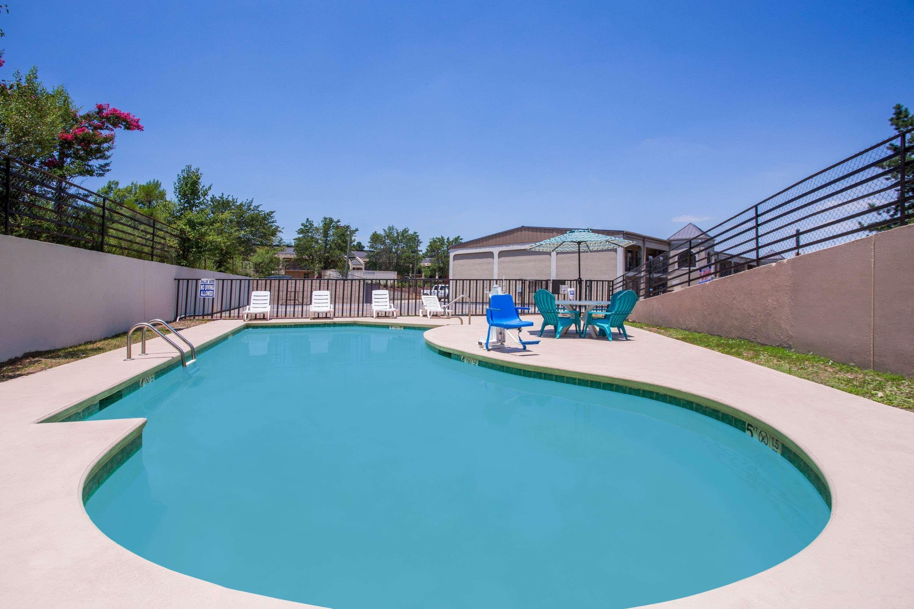 Super 8 By Wyndham Augusta Motel Exterior photo