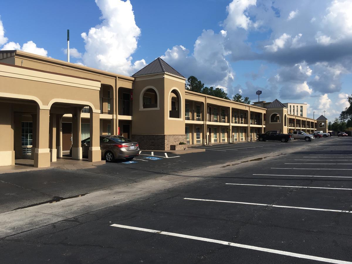 Super 8 By Wyndham Augusta Motel Exterior photo