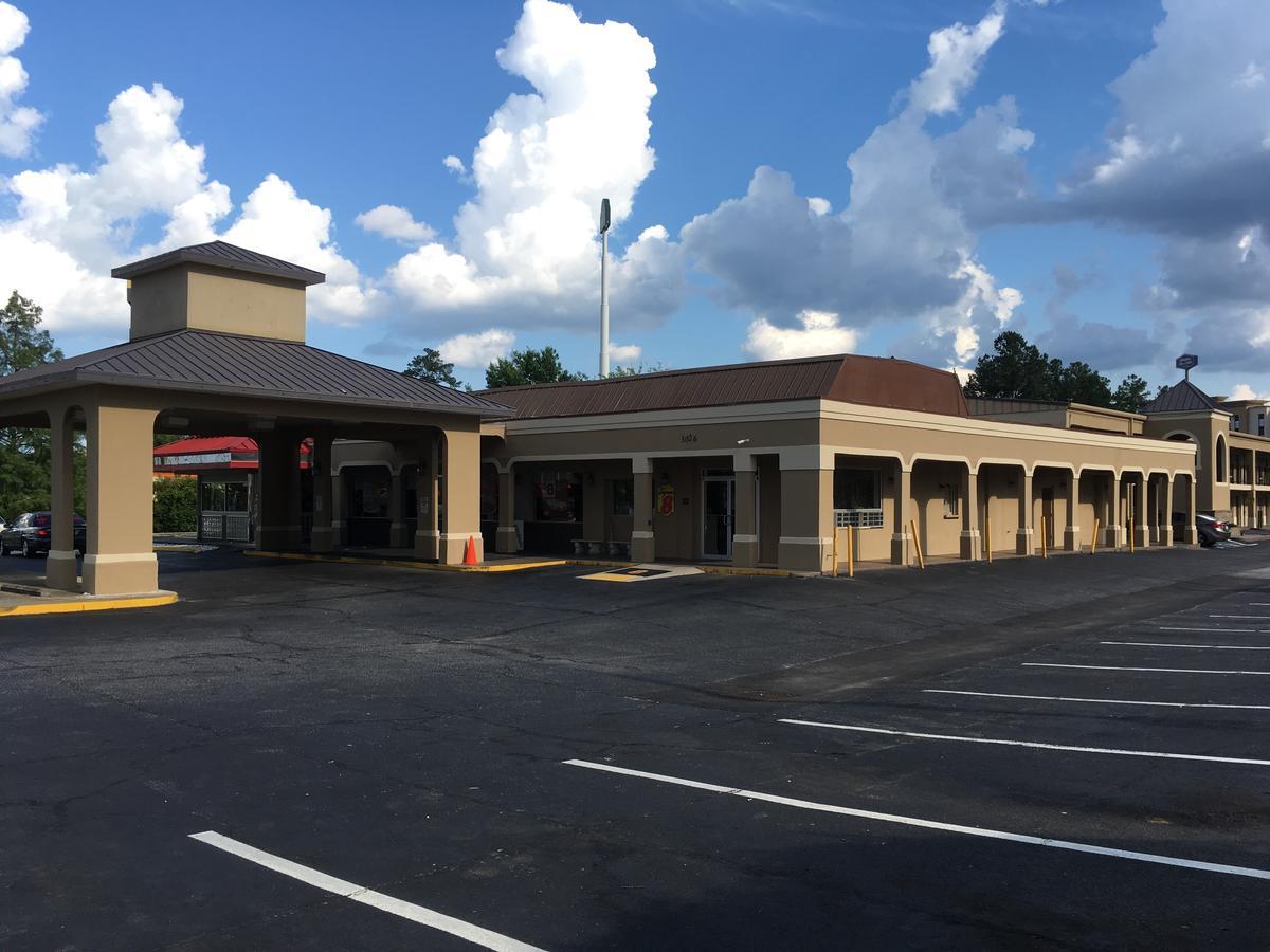 Super 8 By Wyndham Augusta Motel Exterior photo