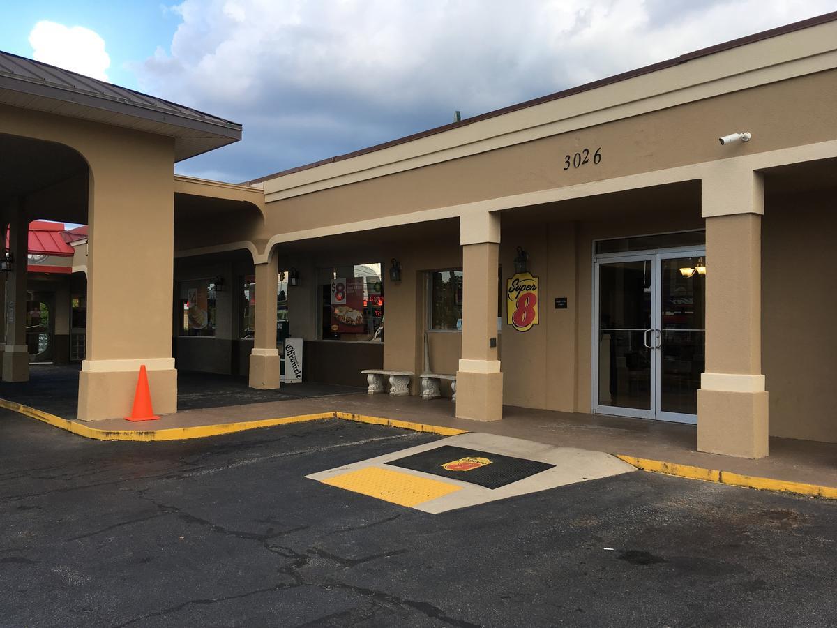 Super 8 By Wyndham Augusta Motel Exterior photo